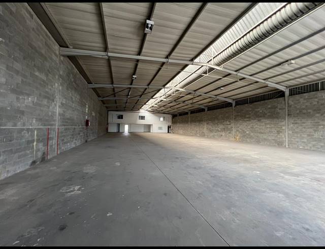 994M² WAREHOUSE TO LET IN KYA SANDS